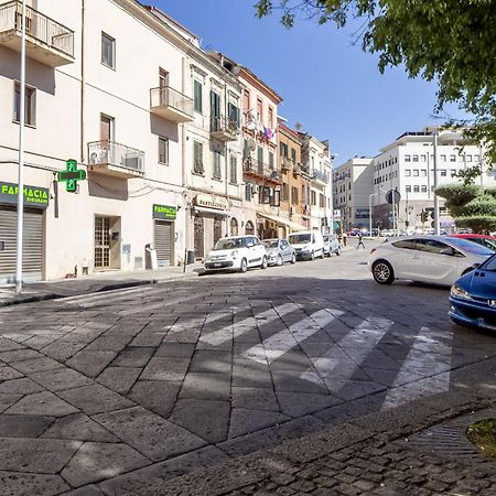 סאסארי Lovely Piazza Santa Maria Apartment מראה חיצוני תמונה