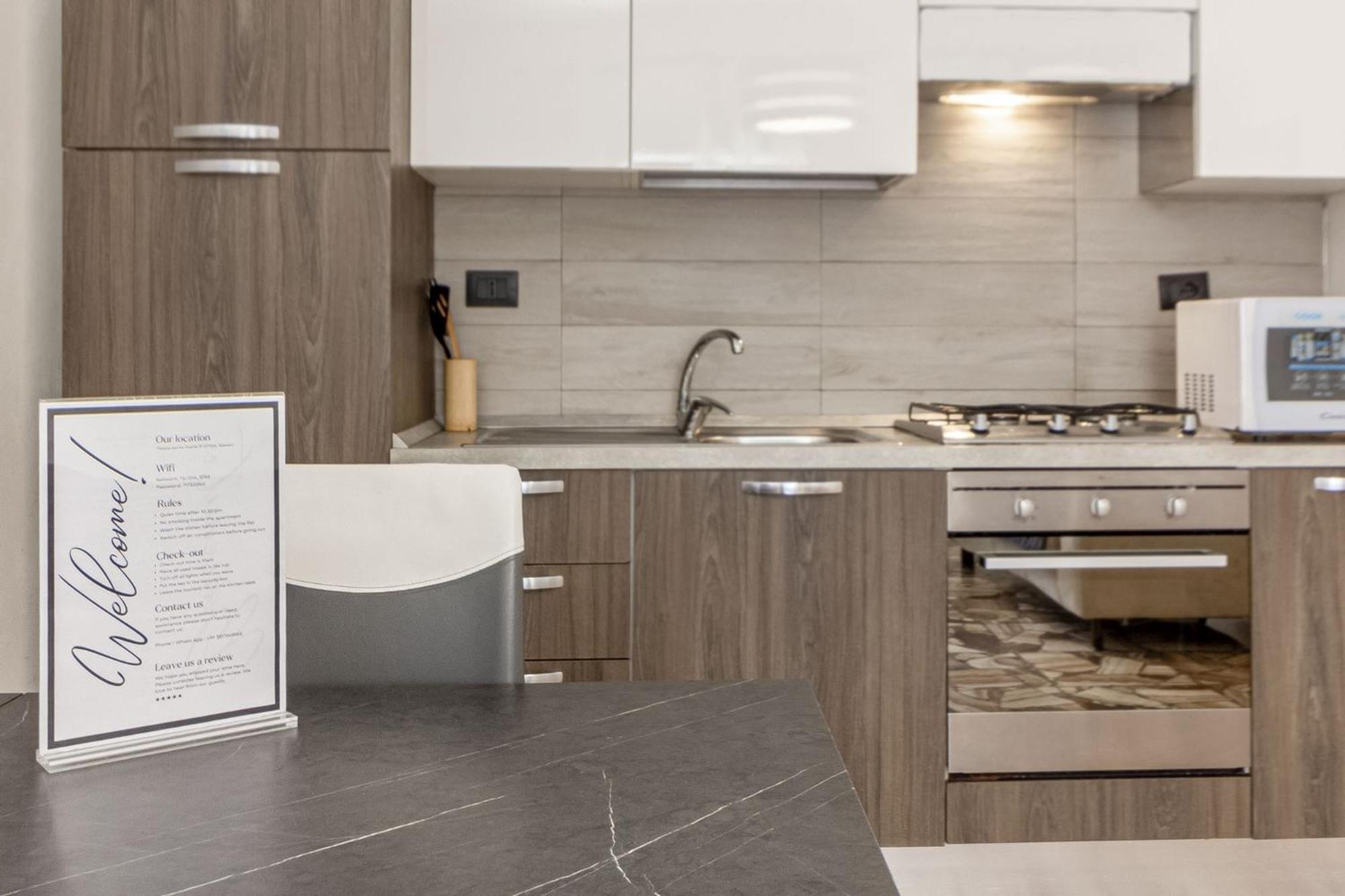 סאסארי Lovely Piazza Santa Maria Apartment מראה חיצוני תמונה